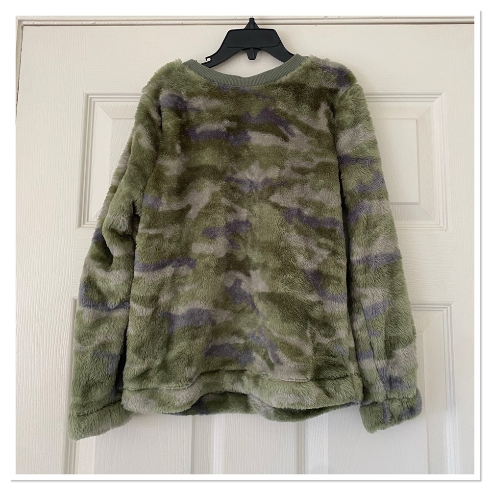 Girl’s Camo Sherpa Pullover Sweatshirt Cat & Jack